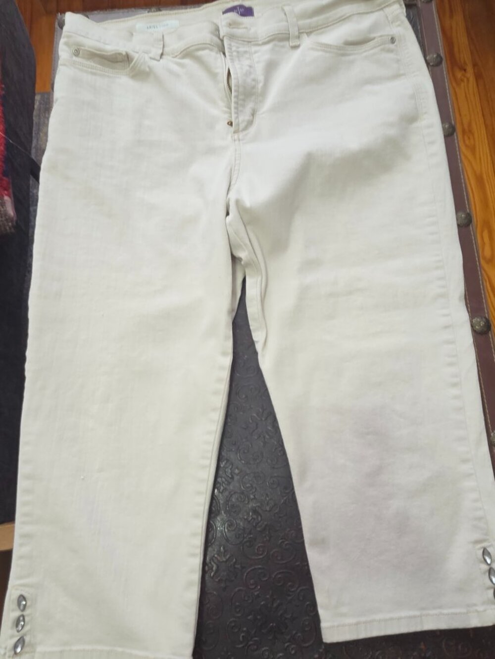 NYDJ Ariel Crop Jeans Size 16 Ivory Cream Embellished Button Hem Stretch Capri